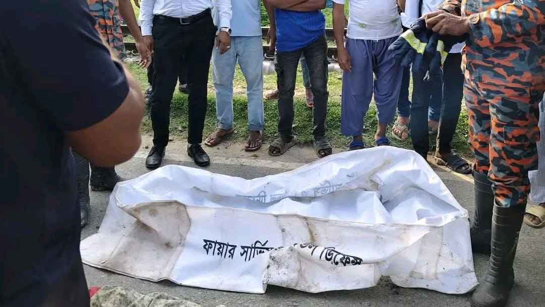 মোহনগঞ্জে ট্রেনের ধাক্কায় নারী নিহত