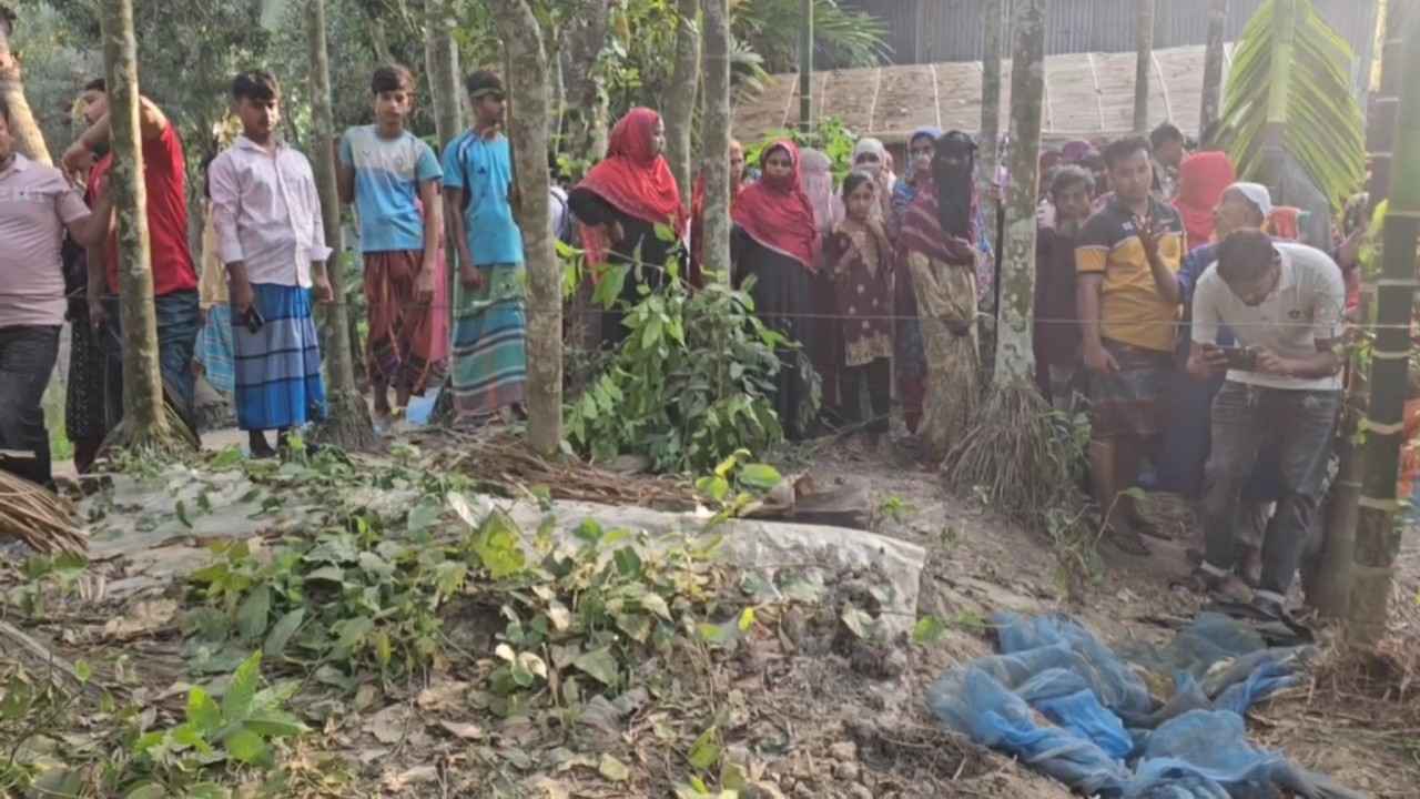 ঘরে মাটিচাপা পরে পুরাতন কবরে, ২৫ দিন পর মিলল মনু ব্যাপারীর মরদেহ