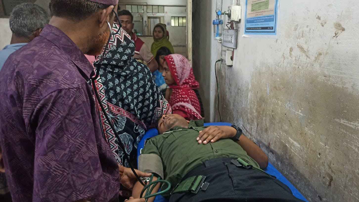 পঞ্চগড়ে পাম্পে ফুয়েল কার্ড চেক করার সময় ইউএনওর ওপর হামলা, আহত বডিগার্ড