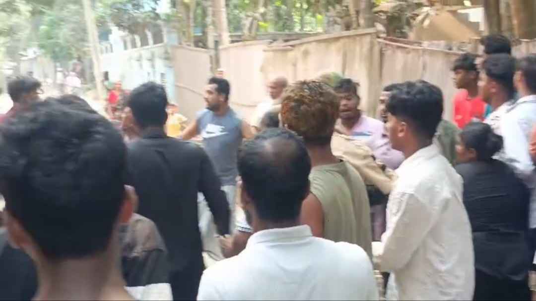 স্ত্রীকে তালাক দিয়ে ২য় বিয়ের প্রস্তুতি, দুই পক্ষের সংঘর্ষে আহত ৭