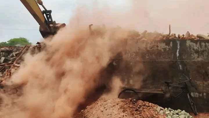 কলাপাড়ায় ৩ ইটভাটায় অভিযান, চার লাখ টাকা জরিমানা