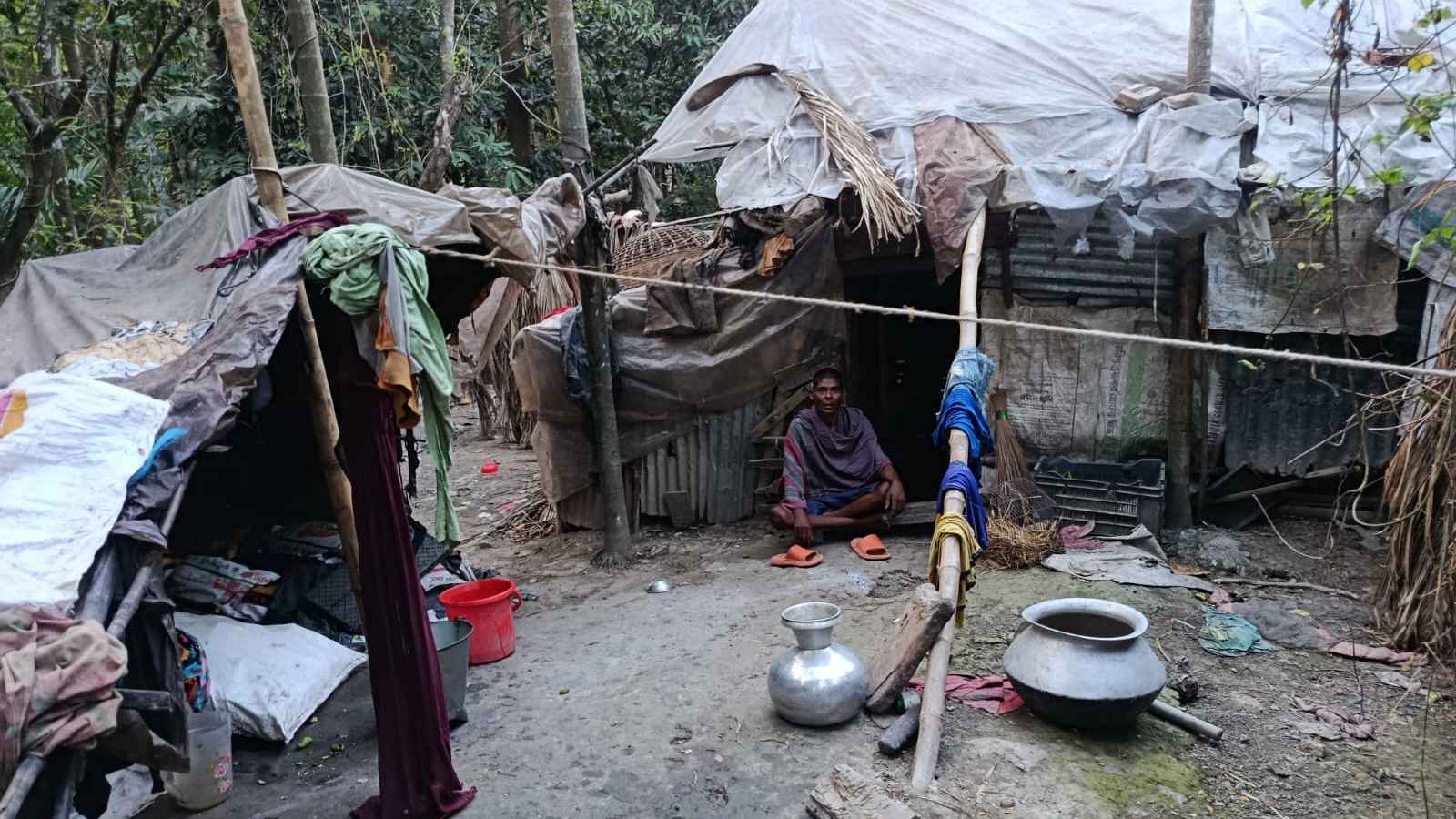 অসহায় বাবার একটাই আকুতি, একটি নিরাপদ ঘর