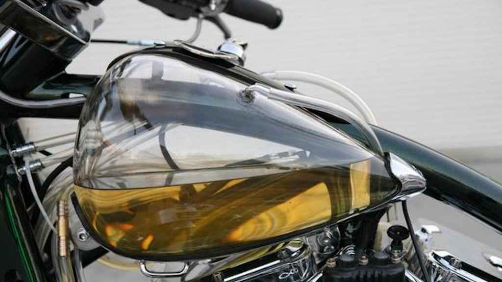 পেট্রোল না কি অকটেন: মোটরসাইকেলের জন্য কোনটি ভালো?