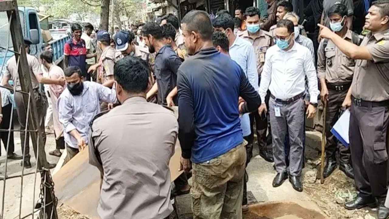 ধোলাইখালে সড়ক দখলমুক্ত করতে ডিএমপির অভিযান, আটক ১০