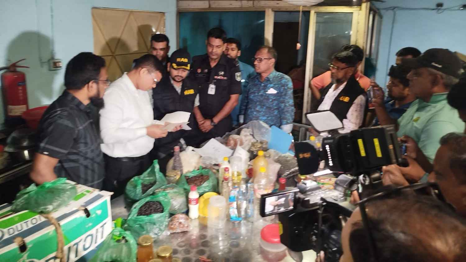 যশোরে ভেজাল মধুর কারখানায় অভিযান, ৬ মাসের কারাদণ্ড, ৫০ হাজার জরিমানা