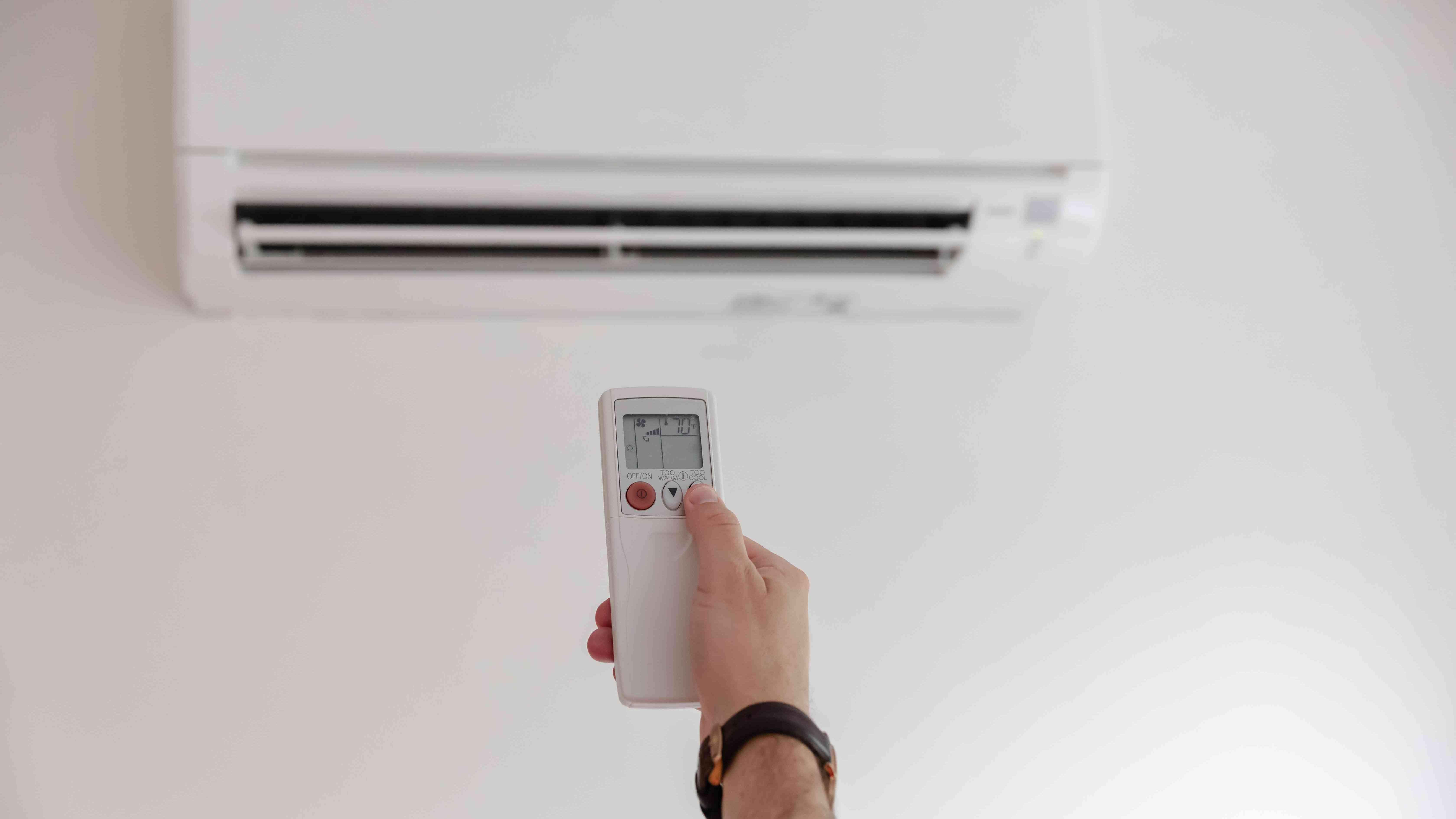 এসি বন্ধ করলেও বিদ্যুৎ খরচ হচ্ছে? যে ভুলে গচ্চা যাচ্ছে হাজার টাকা