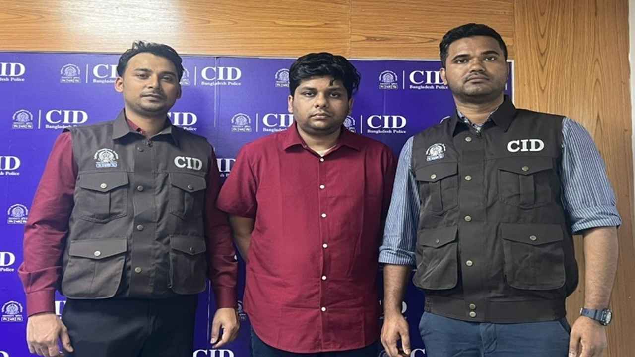 ফেসবুক আইডি খুলে পর্নোগ্রাফি ছড়িয়ে ব্ল্যাকমেইল, গ্রেফতার ১