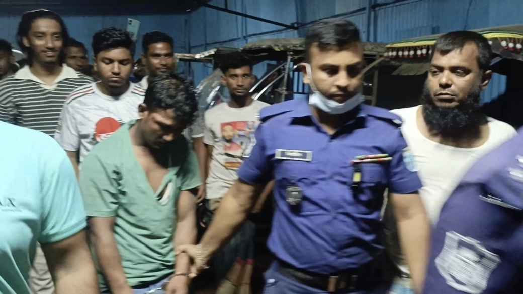 নারায়ণগঞ্জ ফতুল্লা ডিবি পরিচয়ে গুলিবর্ষণ, আহত ৪