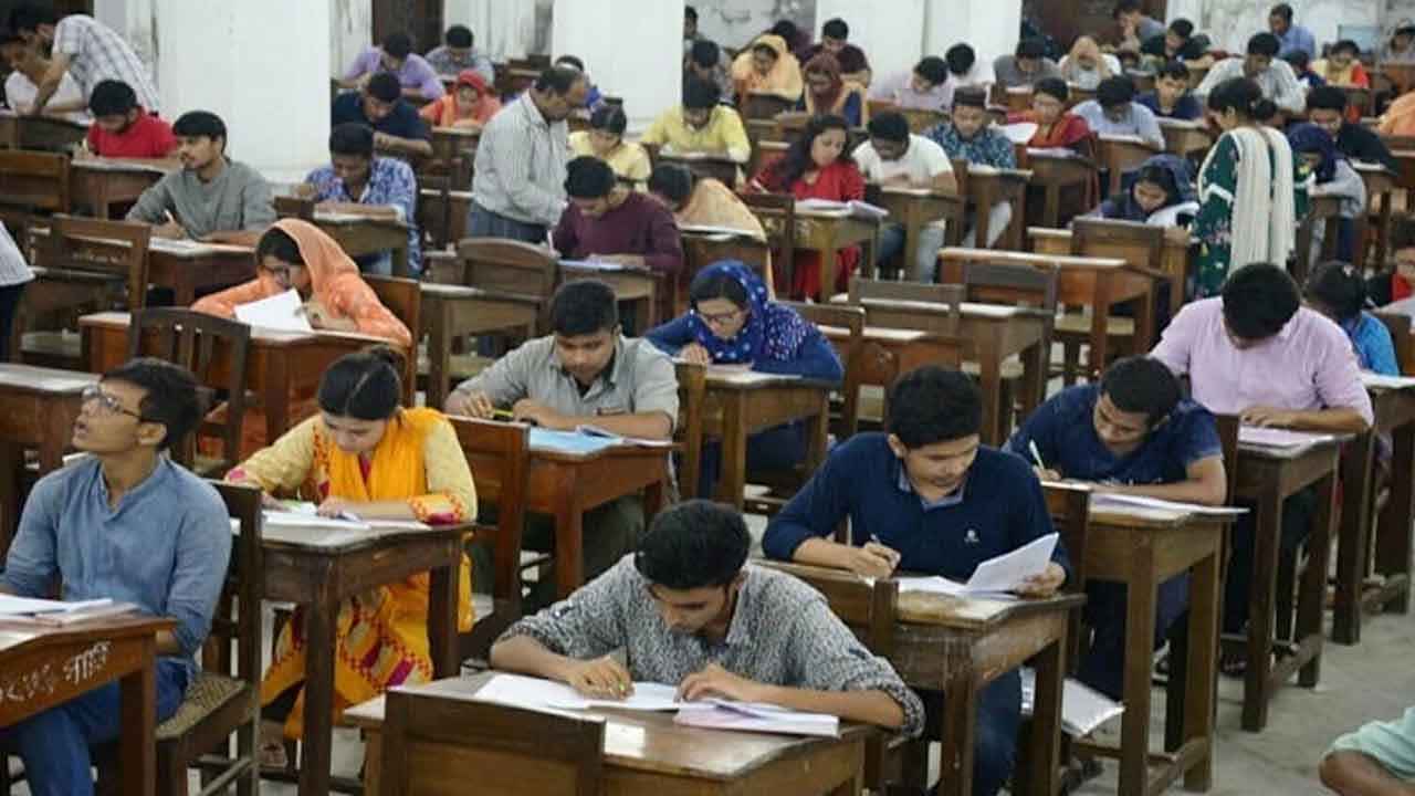 ৫০তম বিসিএসের লিখিত পরীক্ষা চলছে