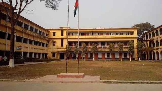 বিদ্যুৎবিহীন পরীক্ষা কেন্দ্রে অর্ধসহস্রাধিক পরীক্ষার্থীর দুর্ভোগ