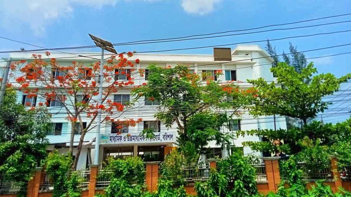এসএসসি পরীক্ষায় বরিশালের এক-চতুর্থাংশই অনিয়মিত পরীক্ষার্থী