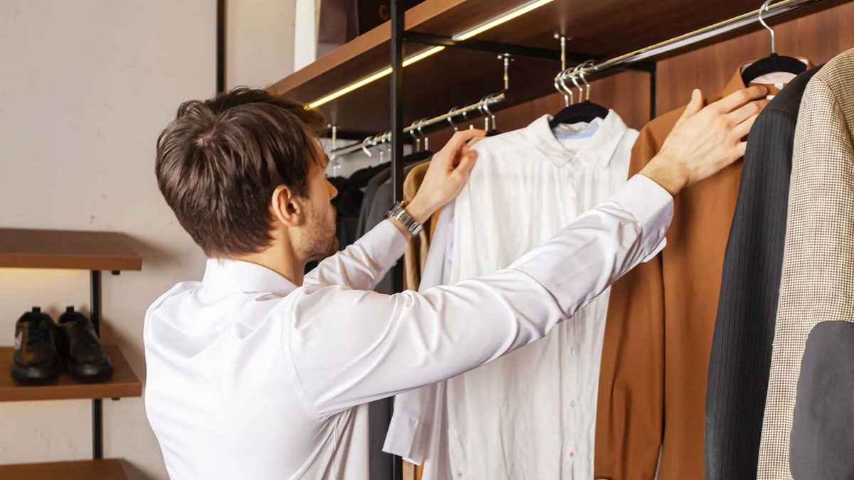 অল্প পোশাকেই নিত্যনতুন স্টাইল: ক্যাপসুল ওয়ার্ডরোবের ম্যাজিক