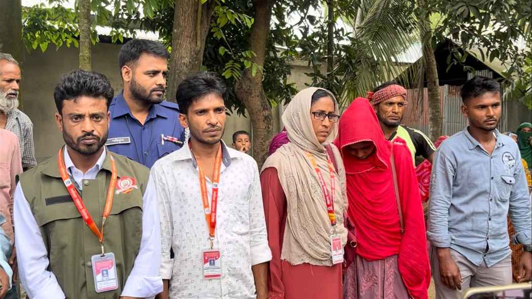 নেত্রকোনায় ন্যায্য মূল্যে পণ্য কার্ড দেওয়ার নামে টাকা আদায়, আটক ৫