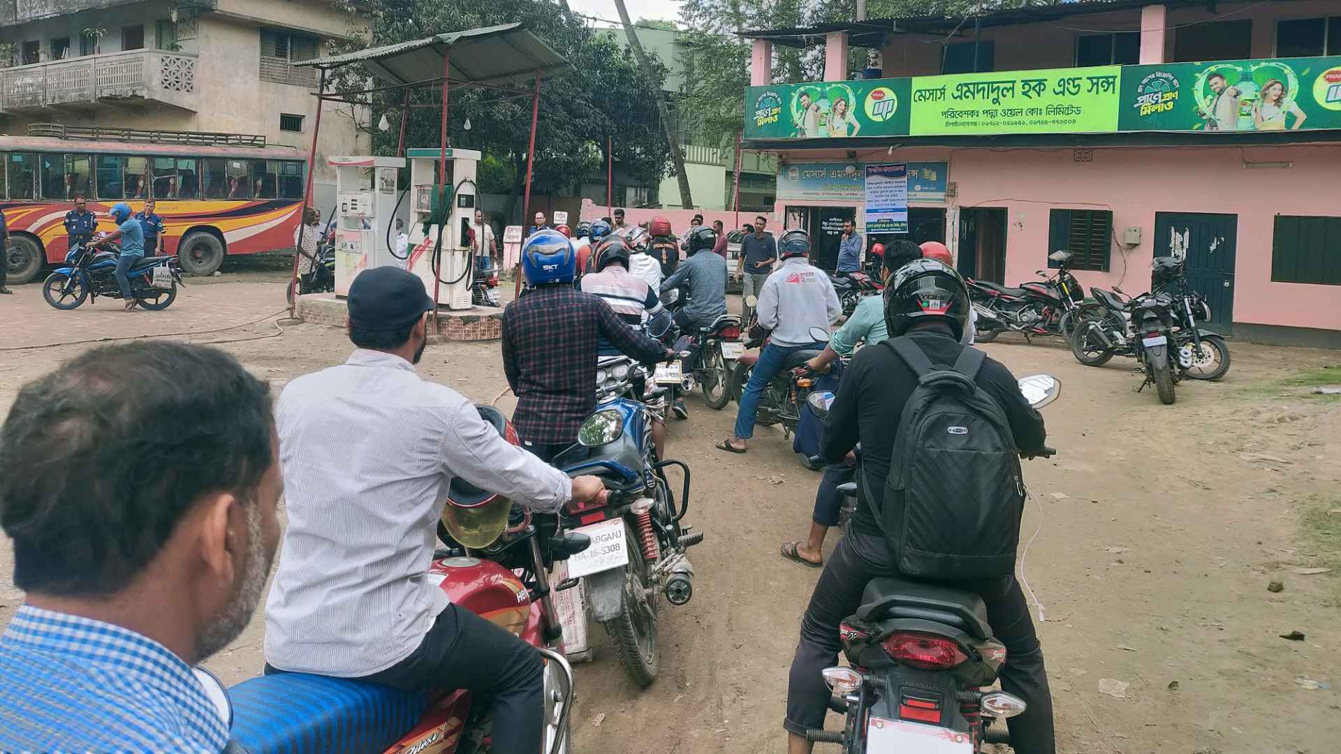 চাঁপাইনবাবগঞ্জে অ্যাপভিত্তিক জ্বালানি বিক্রি, কমেছে ভোগান্তি