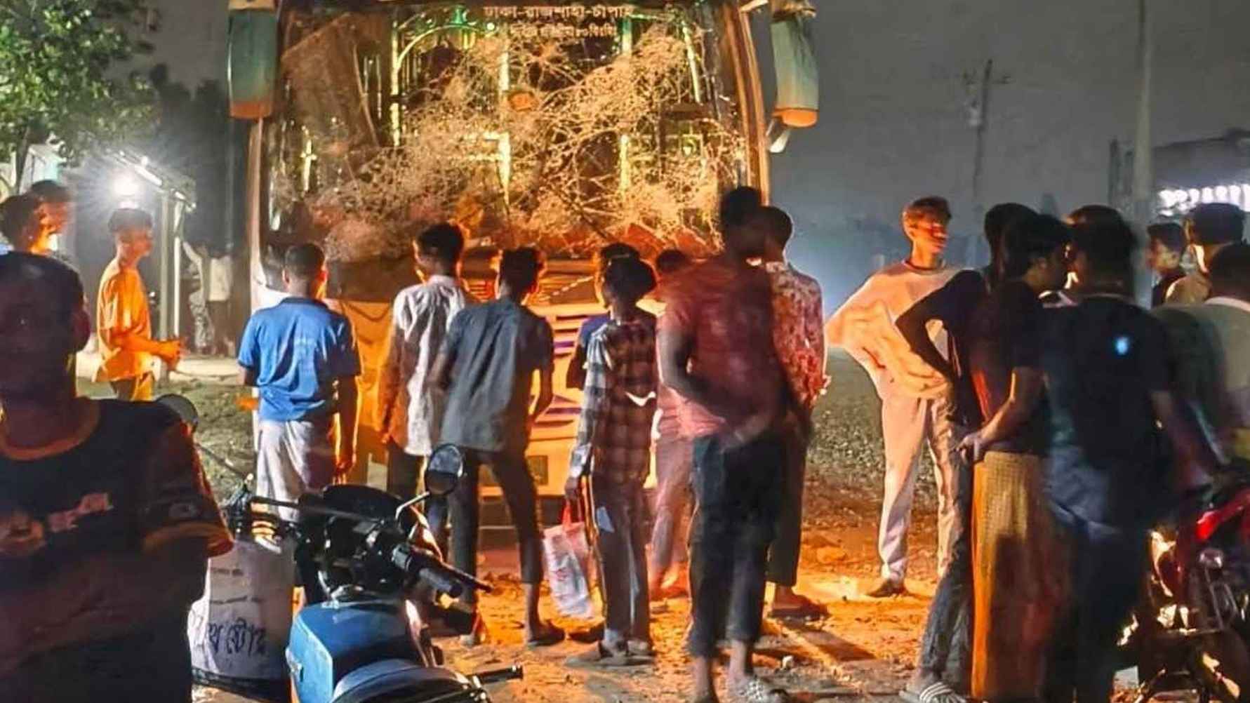 চাঁপাইনবাবগঞ্জে তেল নিতে গিয়ে বাসচাপায় মোটরসাইকেল আরোহী যুবক নিহত