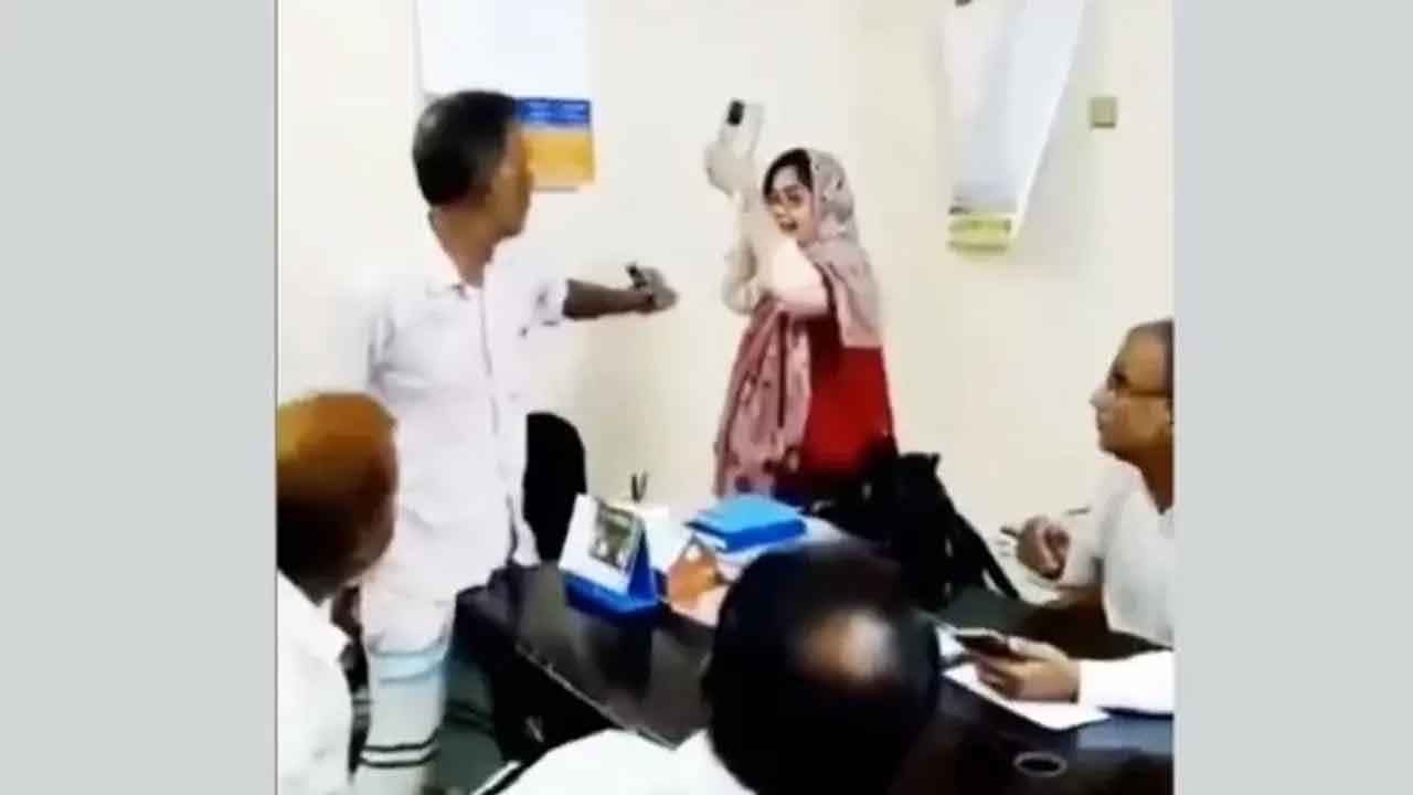 বিএনপি নেতার সঙ্গে মারামারি করা শিক্ষিকা সাময়িক বরখাস্ত