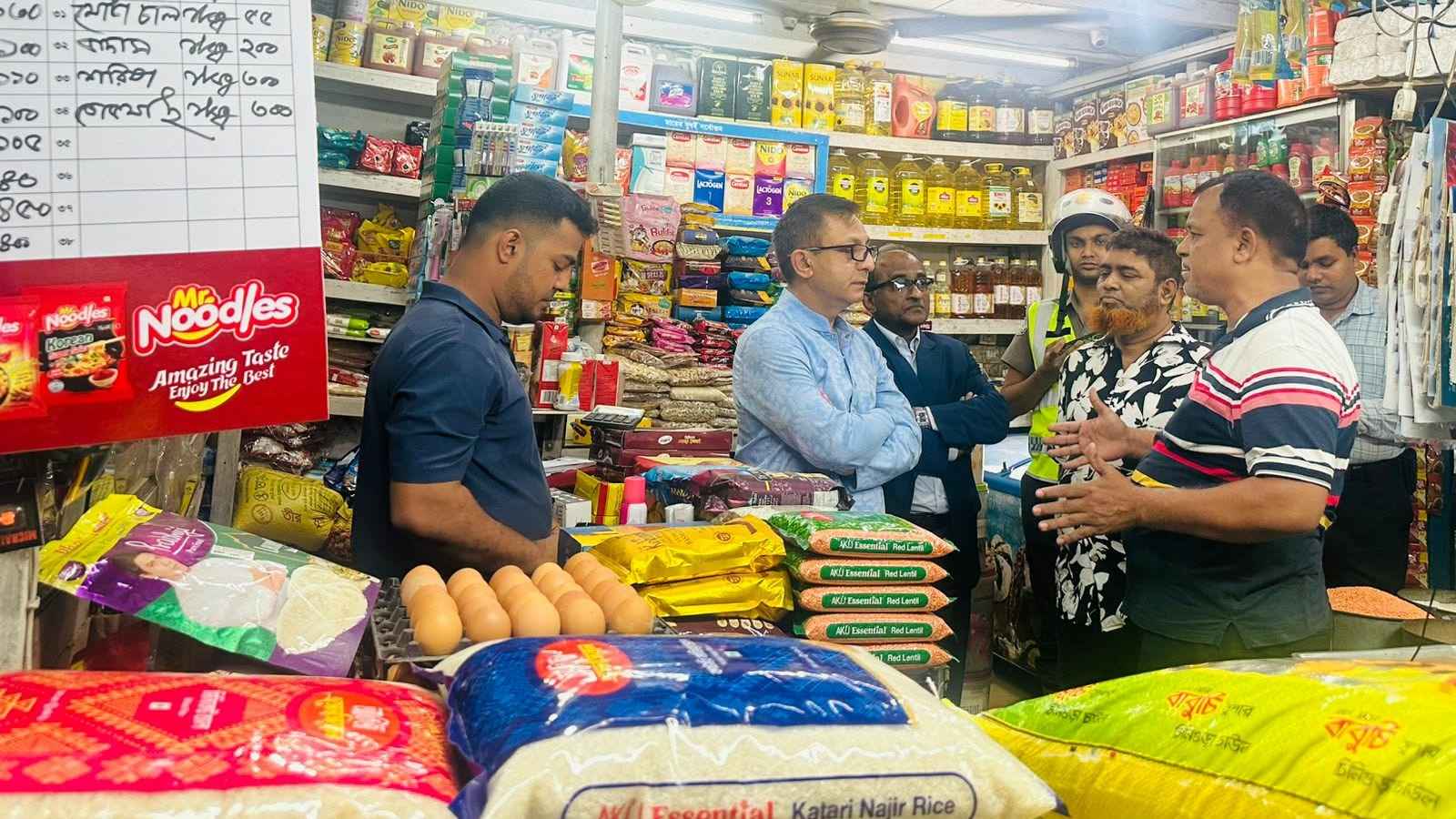 বাণিজ্যমন্ত্রীর আকস্মিক পরিদর্শন, ভোজ্যতেল সরবরাহ স্বাভাবিকের আশ্বাস