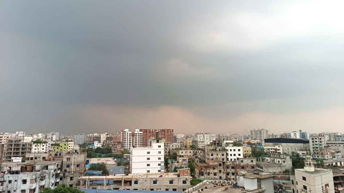 ঢাকায় আসি আসি করেও আসছে না বৃষ্টি