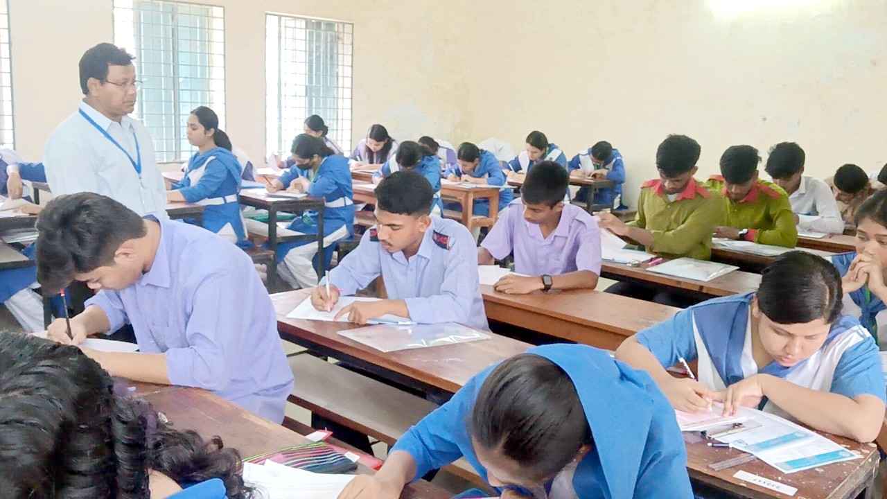 দিনাজপুর বোর্ডে ১ম দিনের পরীক্ষায় বহিষ্কার ১, অনুপস্থিত ১১৭৮