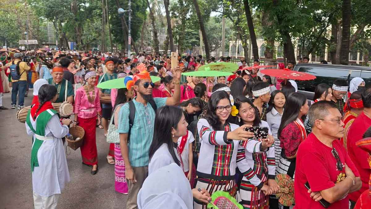 উৎসবের রঙ আর প্রতিবাদের বার্তায় শেষ হলো ‘বৈশাখী শোভাযাত্রা’