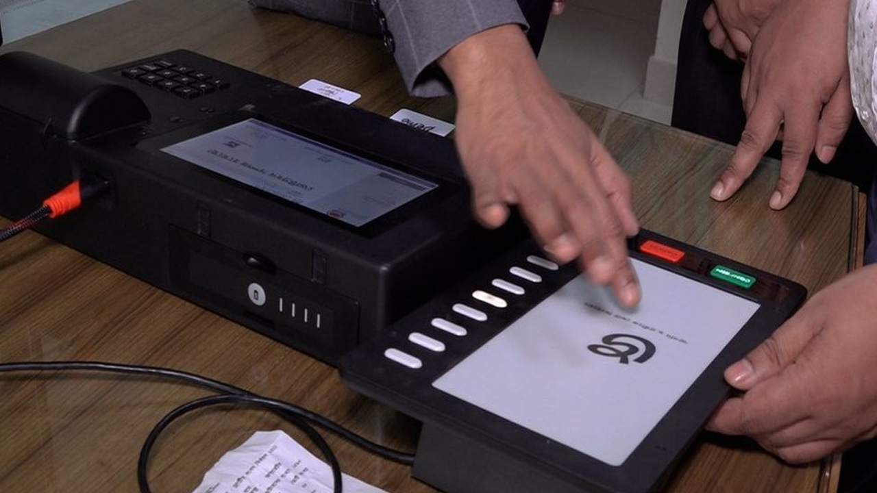 ইভিএমের ব্যয় কতদিন টানতে হবে জানে না ইসি 