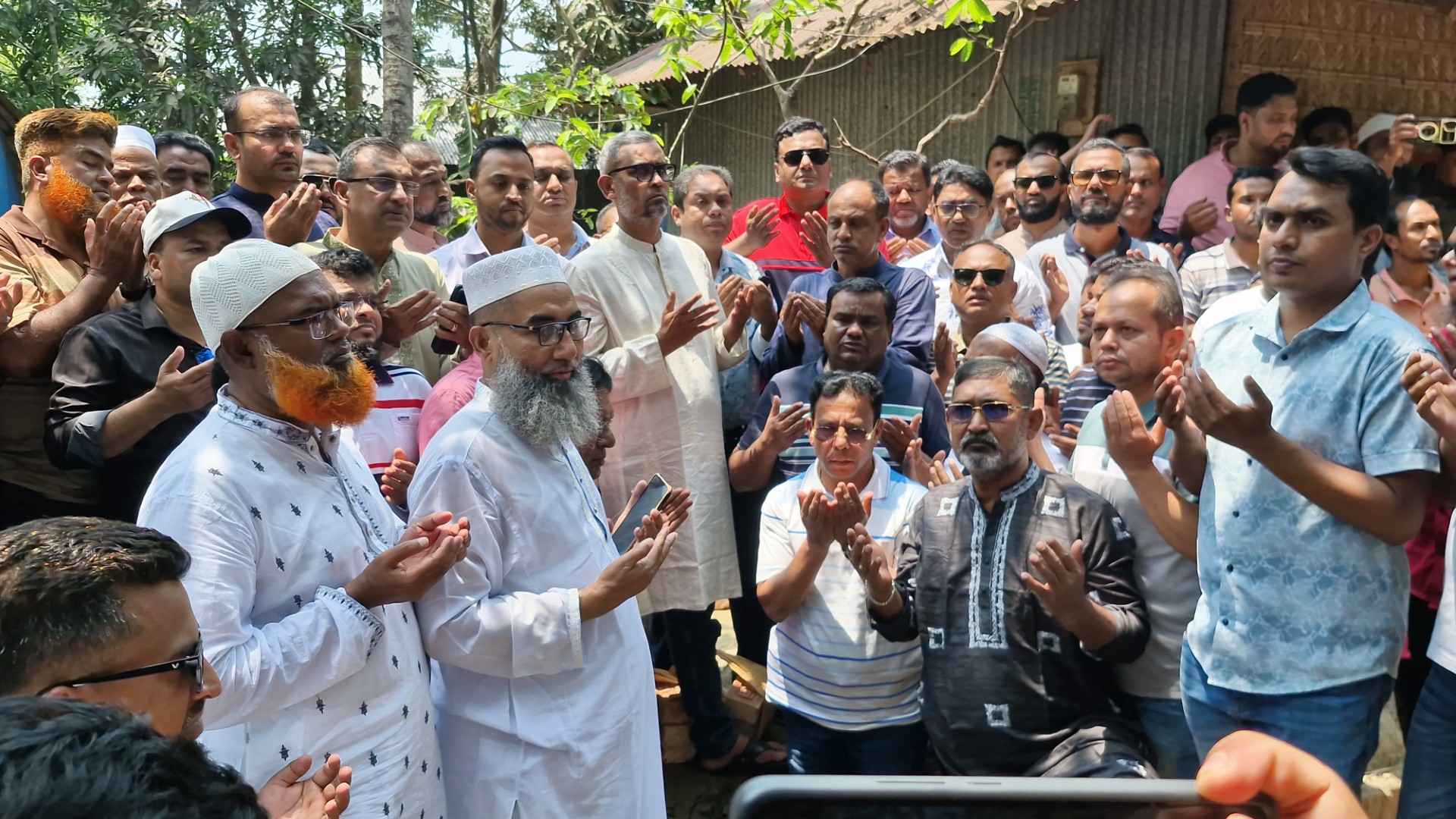 ফেনীতে প্রধানমন্ত্রীর পক্ষ থেকে ঘর পেলেন নিহত যুবদল নেতার পরিবার