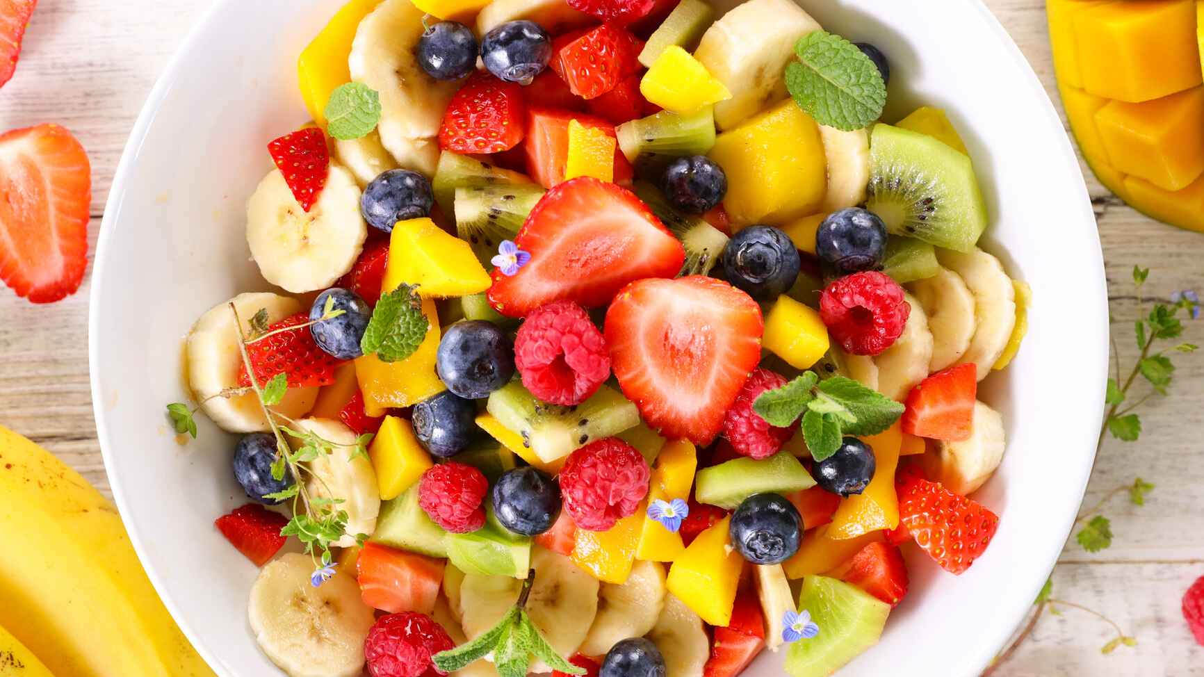 গরমে স্বস্তি দেবে রকমারি ফ্রুট চাট: শরীর ঠান্ডা রাখার সহজ দাওয়াই