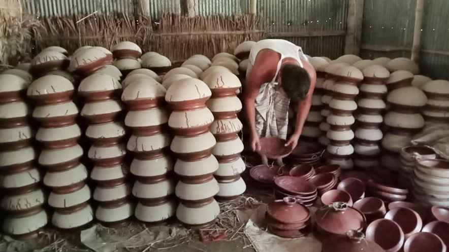 বৈশাখকে ঘিরে গাইবান্ধার মৃৎশিল্পীদের কর্মচাঞ্চল্য