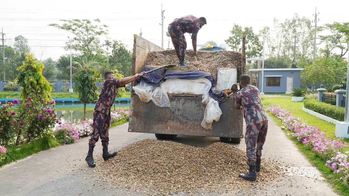 হবিগঞ্জে দেড় কোটির টাকার ভারতীয় কসমেটিকস, ফুচকা ও জিরা জব্দ