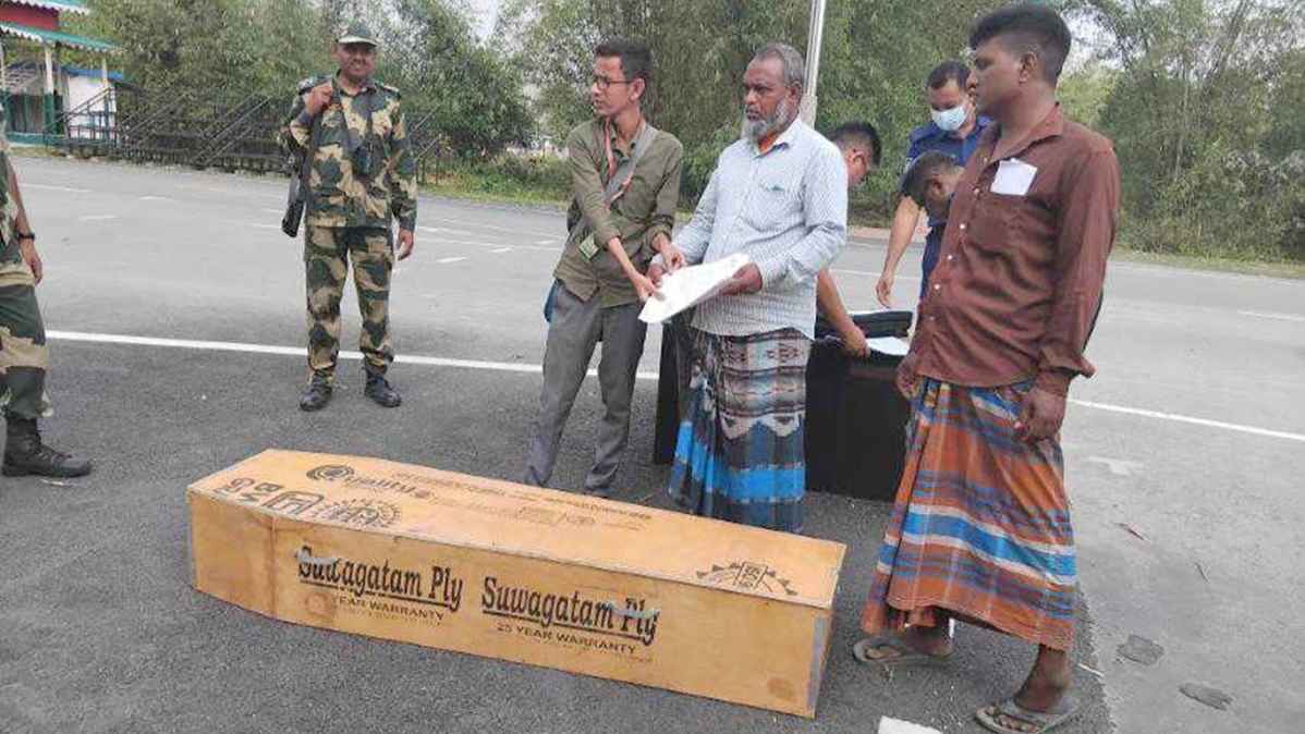 বিএসএফের নির্যাতনে মৃত্যু: ১১ মাস পর লাশ হয়ে ফিরলেন আজিজুর