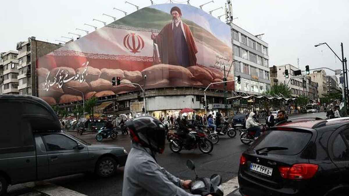 Iran considers US talks in Pakistan with blockade still unresolved