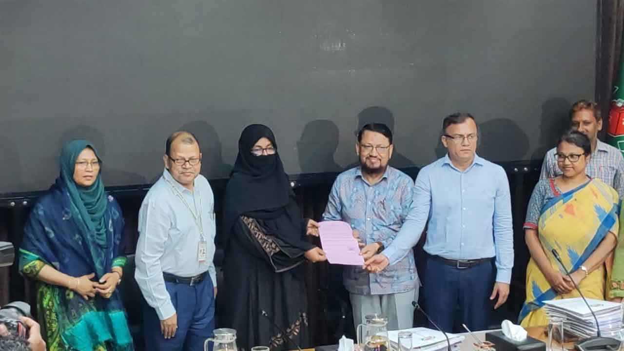 জুলাই শহীদদের প্রতিনিধি হয়ে সংসদে কথা বলতে চাই: শহীদ জাবিরের মা