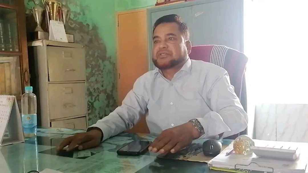 প্রধান শিক্ষকের বিরুদ্ধে অতিরিক্ত অর্থ আদায়ের অভিযোগ