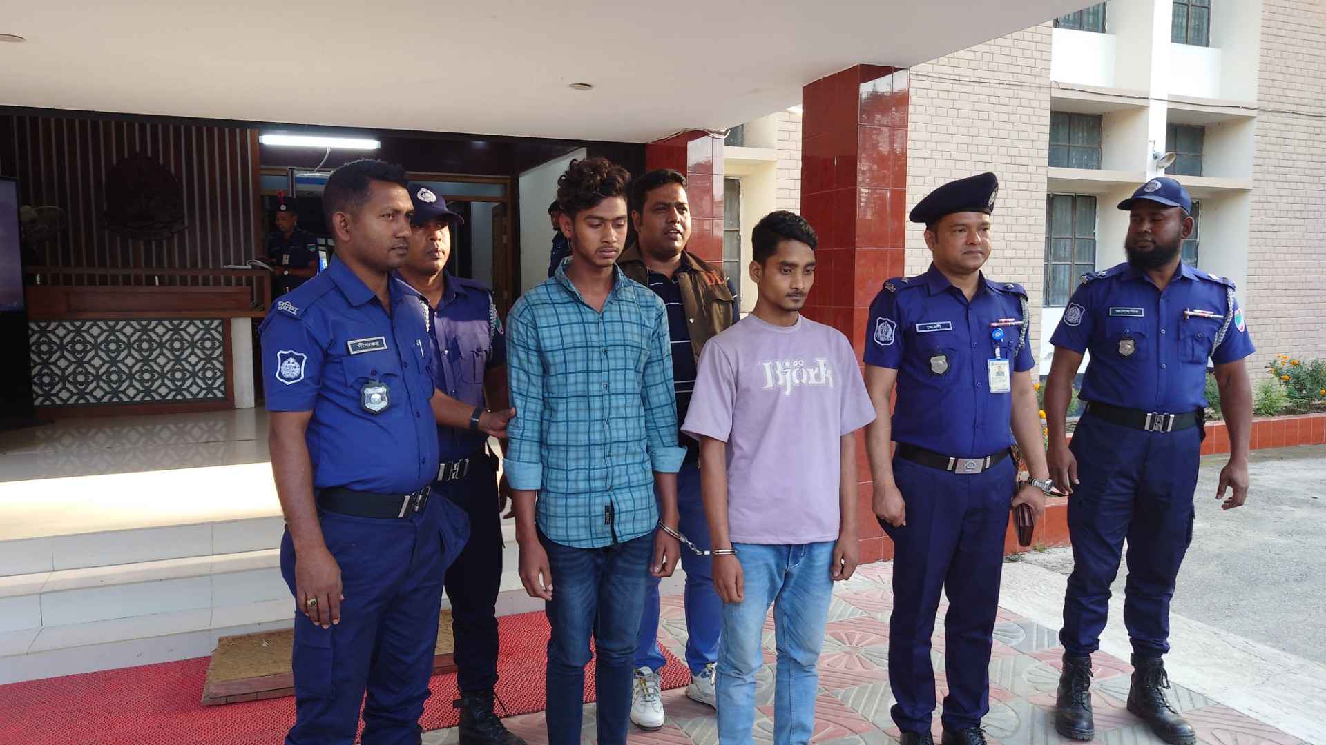 ঝিনাইদহে সংঘবদ্ধ ধর্ষণ, ৫ আসামি গ্রেফতার