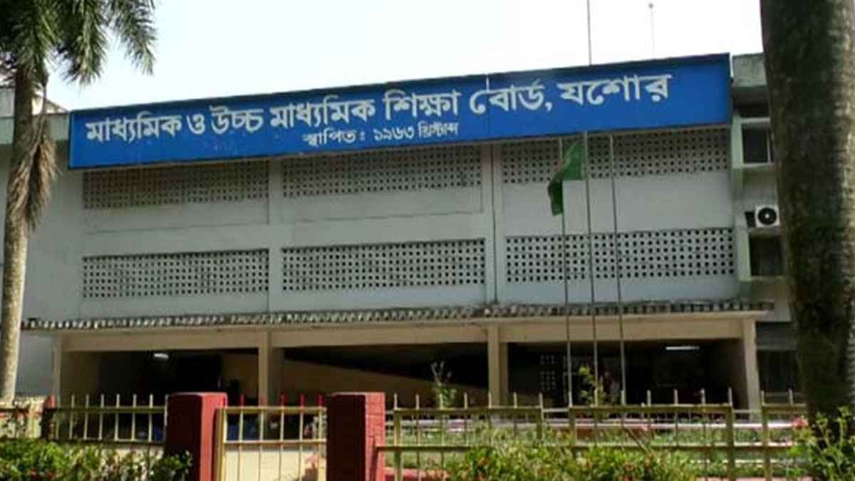 যশোর বোর্ডে এসএসসি: পরীক্ষার্থী কমেছে, দুশ্চিন্তায় বিদ্যুৎ