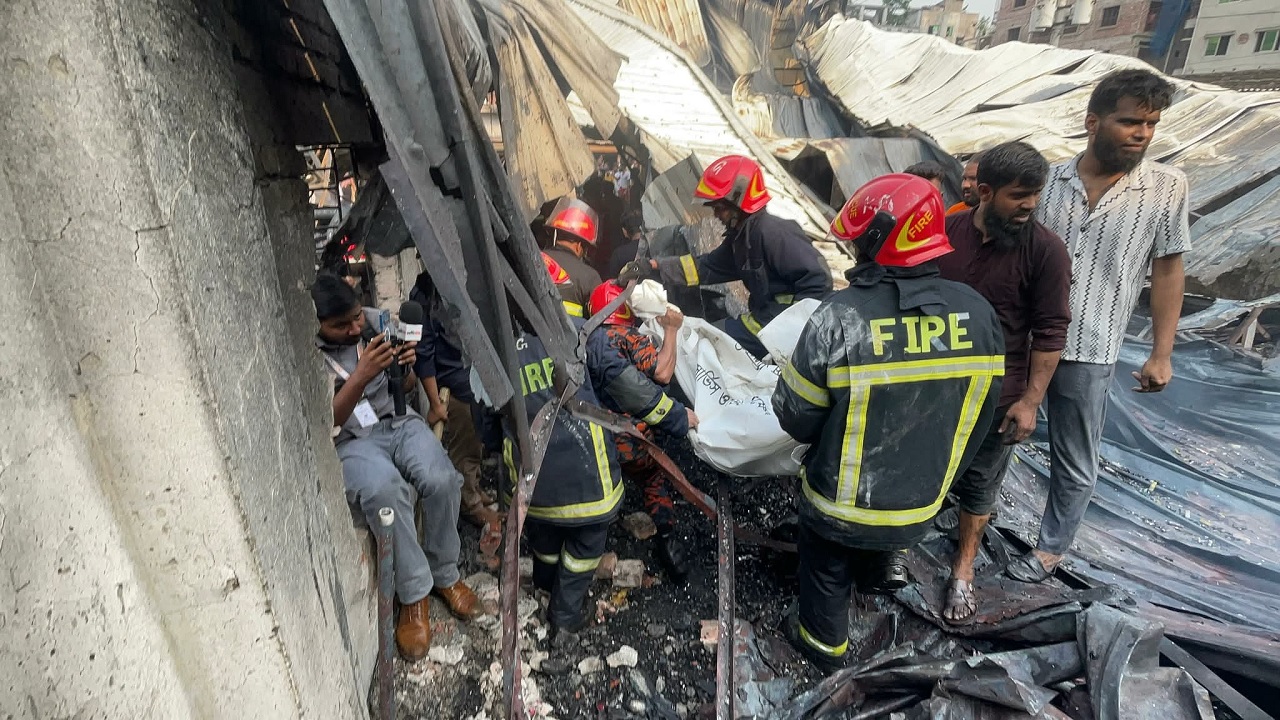 Keraniganj_fire_deadbody_recover