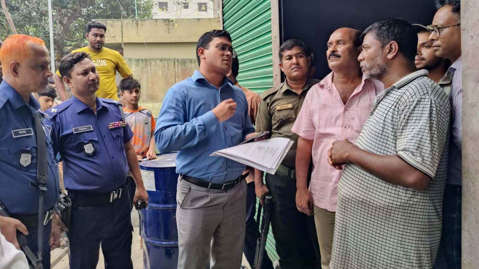 কুষ্টিয়ায় অভিযানে চারজনের কারাদণ্ড ও তেল মজুদ করায় ৫০ হাজার জরিমানা