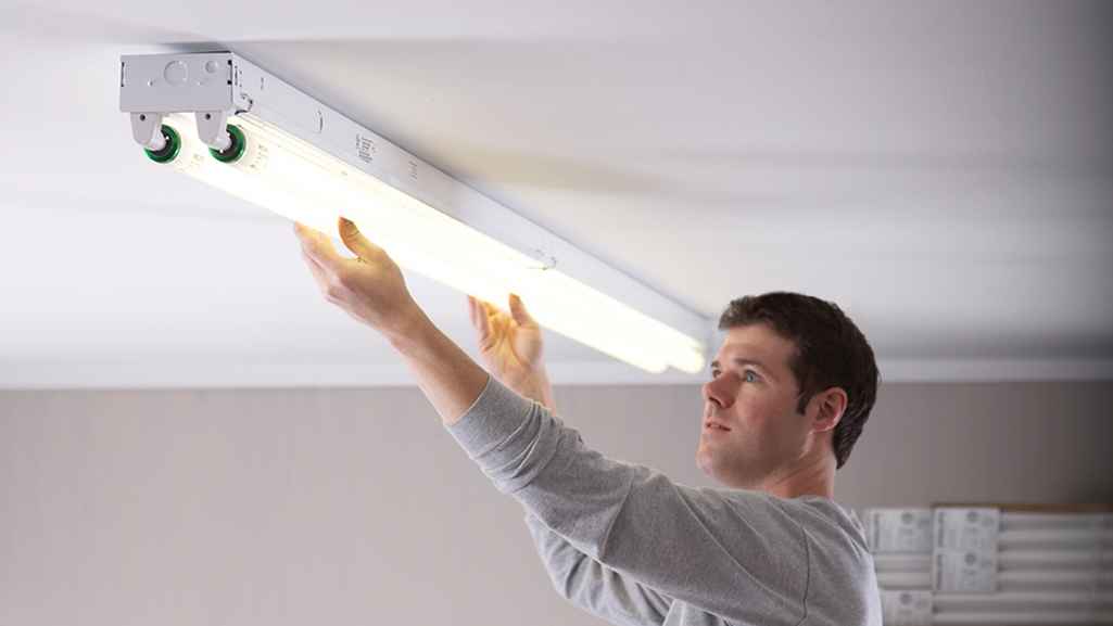 সুইচ চাপার সঙ্গে সঙ্গে এলইডি জ্বলে কিন্তু টিউবলাইট কেন সময় নেয়?