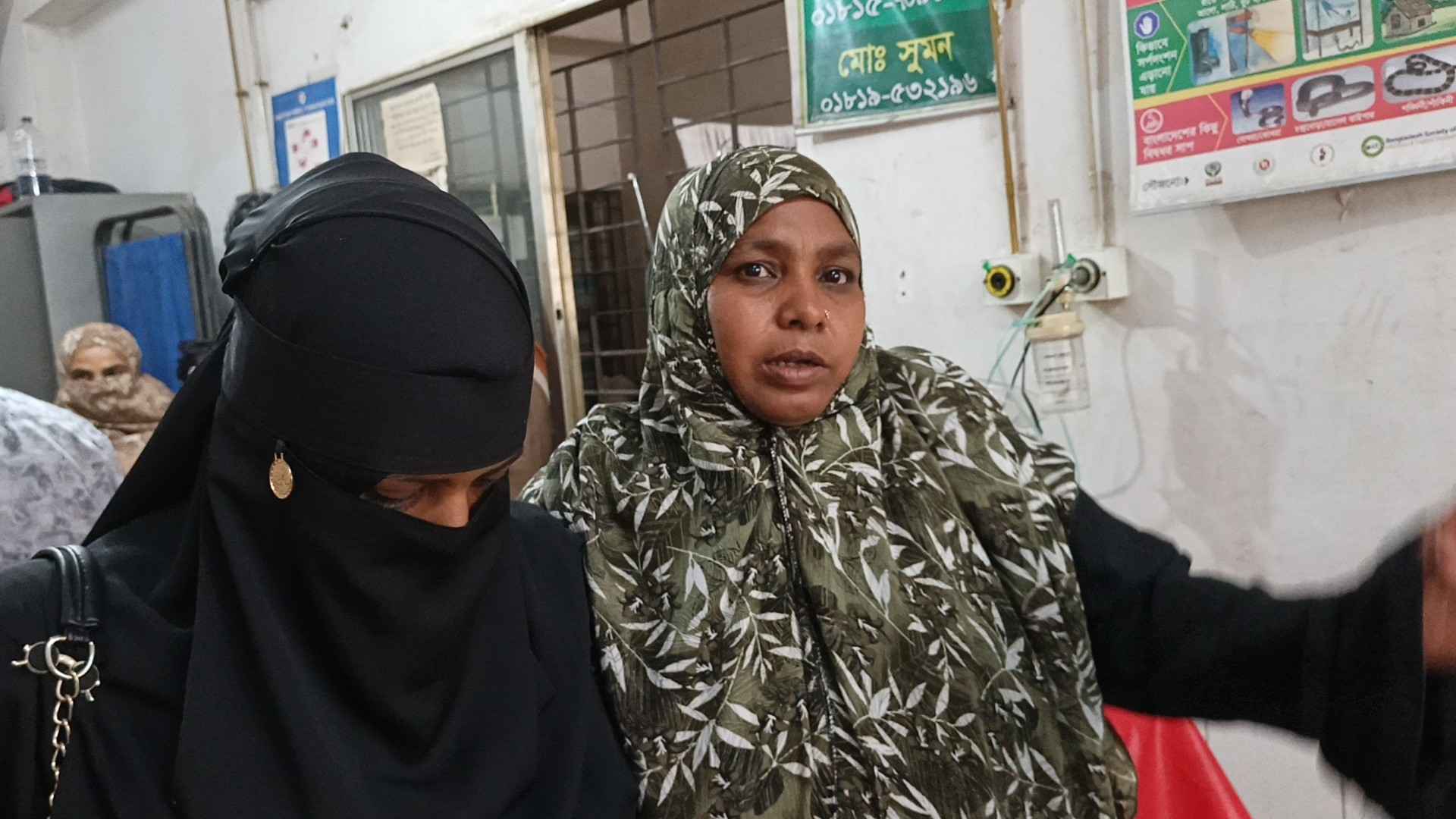 লক্ষ্মীপুরে প্রতিপক্ষের হামলায় মা-মেয়ে হাসপাতালে