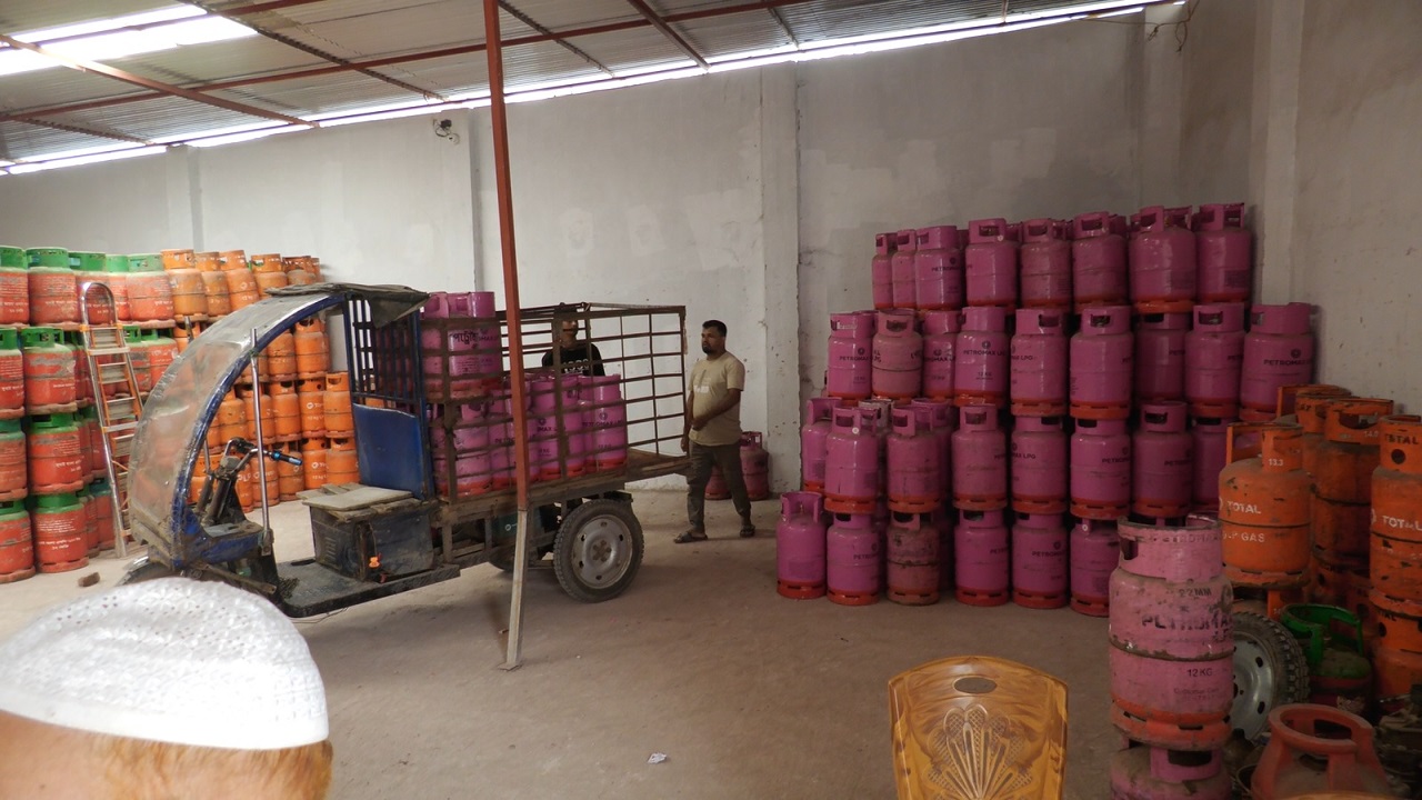 Madaripur_10-04-26_(GAS_Cylinder)__Pic_(2)