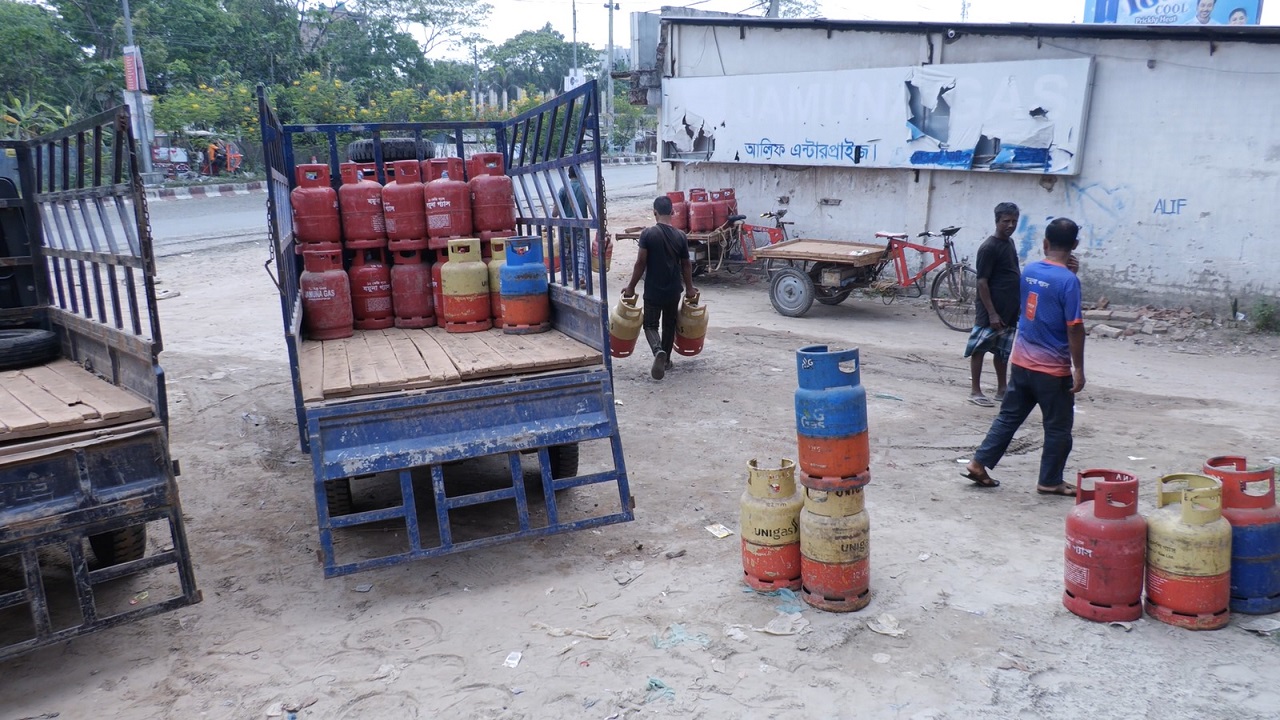 Madaripur_10-04-26_(GAS_Cylinder)__Pic_(5)