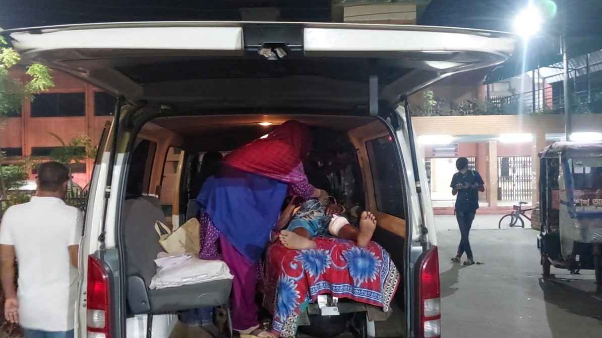 মাদারীপুরে জমি নিয়ে বিরোধে তিন ভাইকে কুপিয়ে জখম