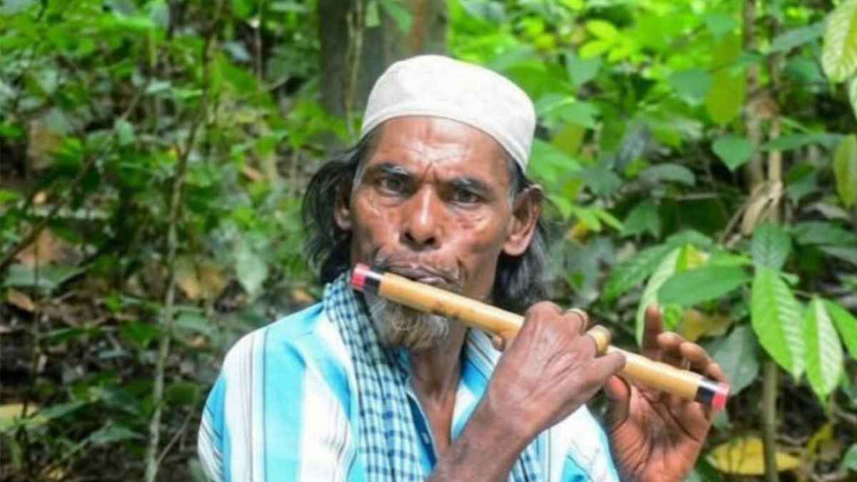 আনন্দের ফেরিওয়ালা মদিনা; চলে গেলেন নিঃশব্দে