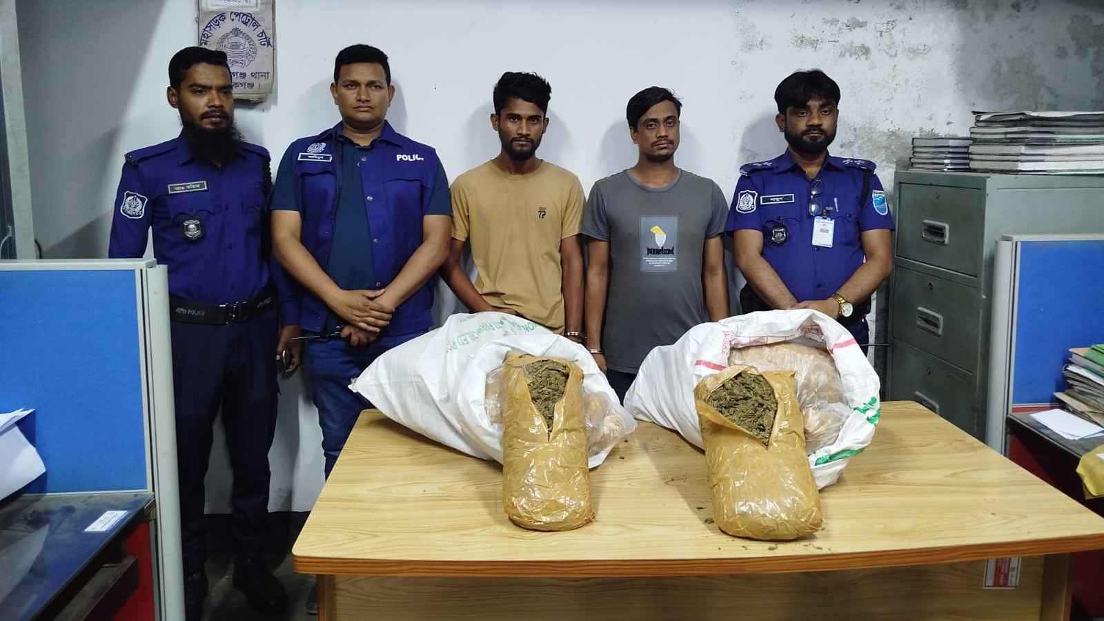 মানিকগঞ্জে ১৩ কেজি গাঁজাসহ ২ মাদক কারবারি গ্রেফতার