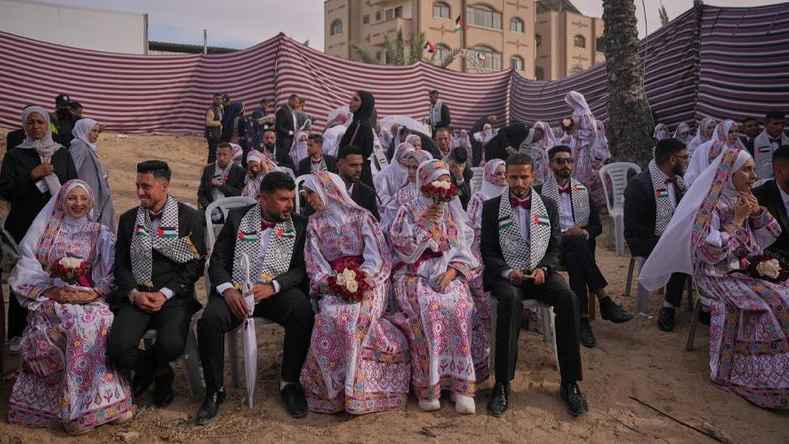 যুদ্ধবিধ্বস্ত গাজায় ৩০০ যুগলের গণবিয়ে