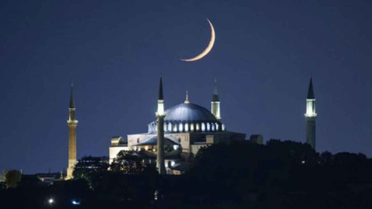 দেখা গেছে জিলকদের চাঁদ, ঈদুল আজহার সম্ভাব্য তারিখ জানাল আমিরাত