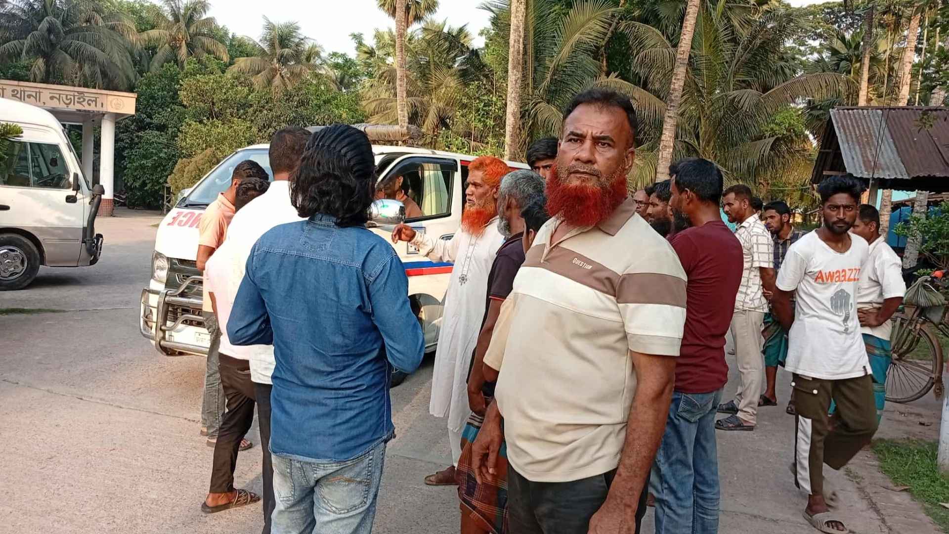 ডাকাডাকিতে সাড়া না পেয়ে দরজা ভেঙে মিলল যুবকের ঝুলন্ত মরদেহ