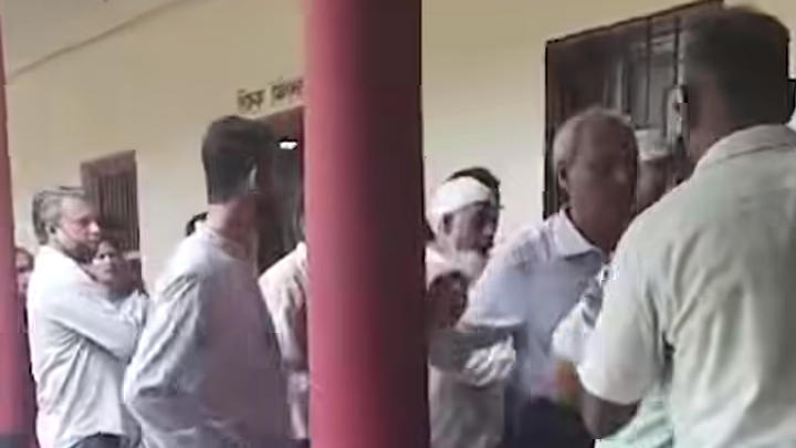 রায়পুরায় নিজ কার্যালয়ে হামলার শিকার অধ্যক্ষ