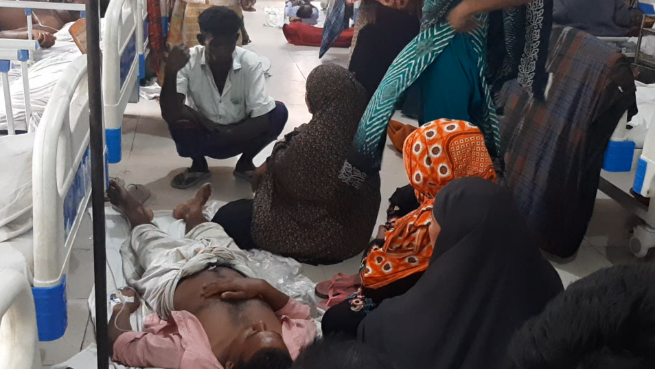 নাটোরে চাল-পানি খেয়ে হাসপাতালে ভর্তি ৮ ধানকাটা শ্রমিক