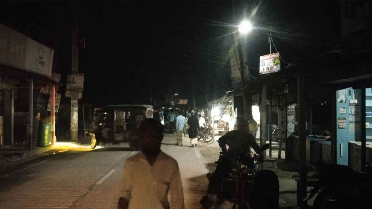 ২৪ ঘণ্টায় ১১ ঘণ্টা বিদ্যুৎ নেই, গরমে অতিষ্ঠ জনজীবন